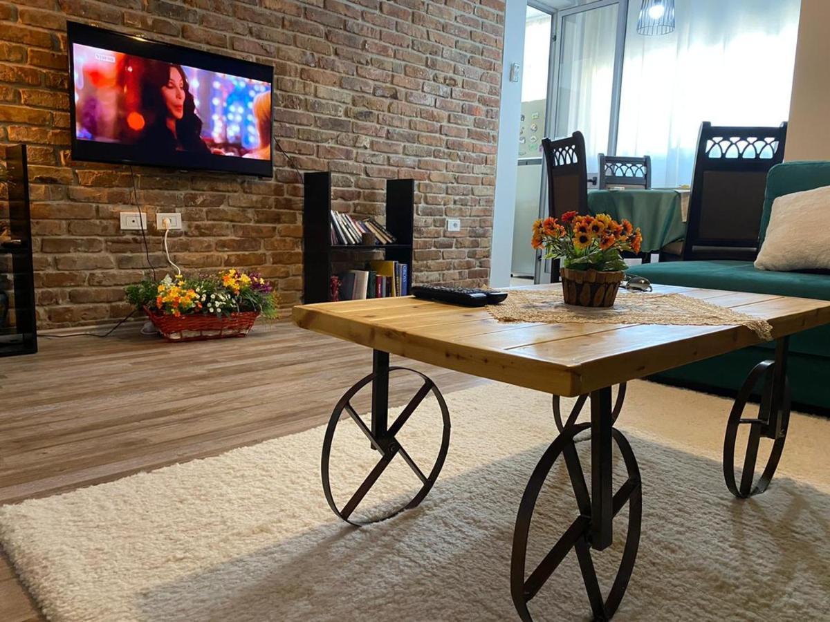 Ultra Apartments 'New Baazar' Tirana Buitenkant foto